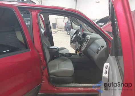 2006 Ford Escape z USA, uszkodzony, nr VIN 1FMYU03146KC95026